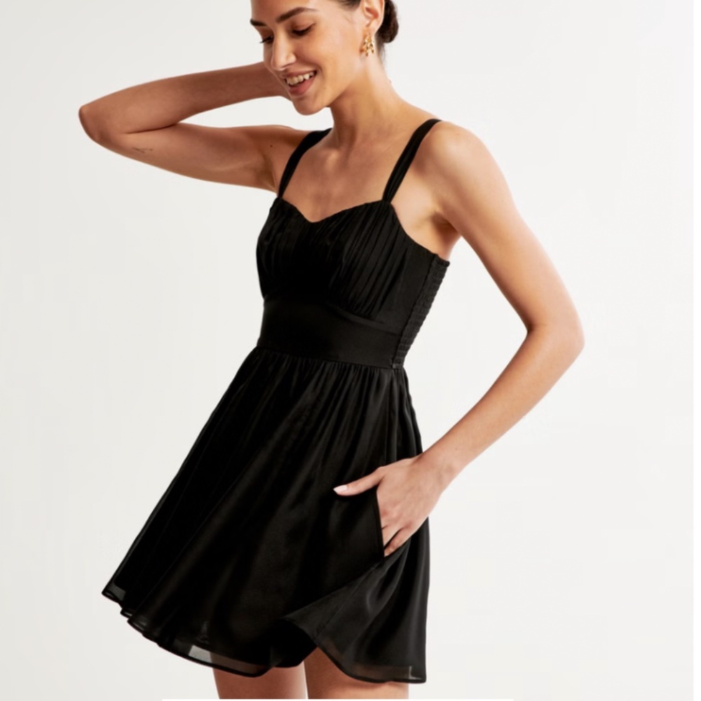 π«SOLDπ«π HOST PICK π NWT Abercrombie & Fitch Ruched Chiffon Mini Dress - Picture 1 of 13